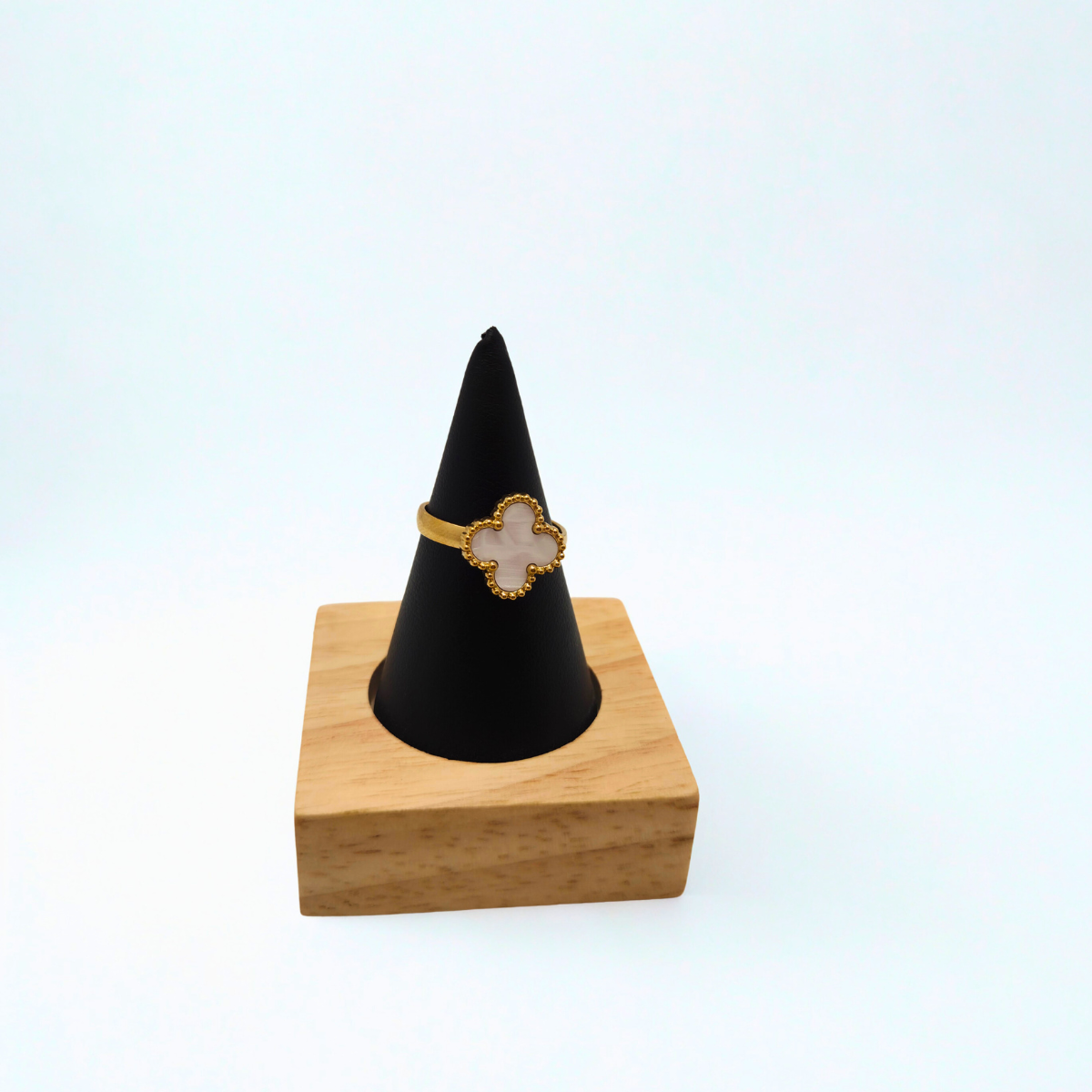 White Mother-of-Pearl Clover Ring with Pearl Trim 100% 18K Gold Plated Steel