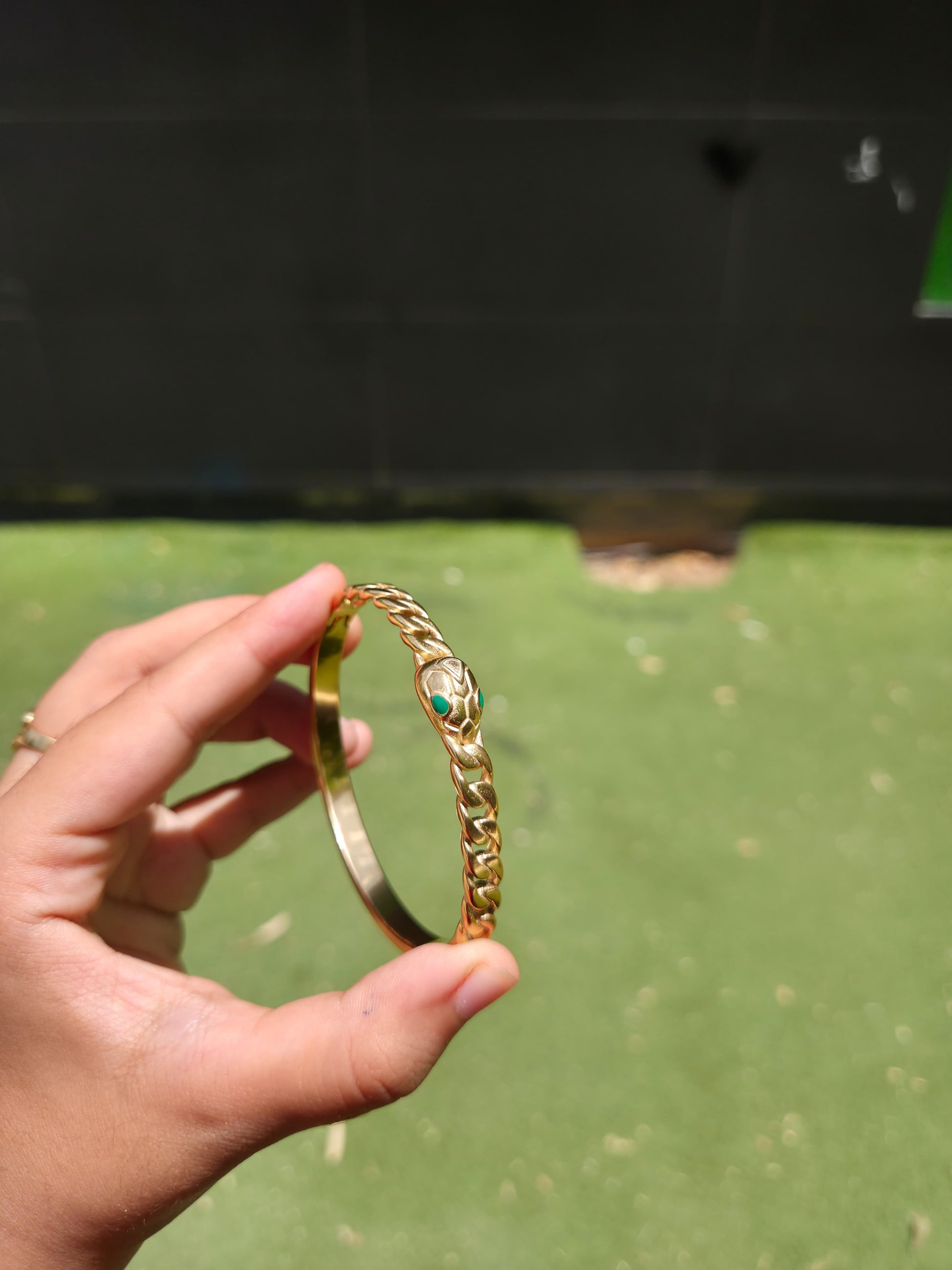 Bracelet serpent en acier inoxydable plaqué or 18 carats – Style audacieux et sophistiqué