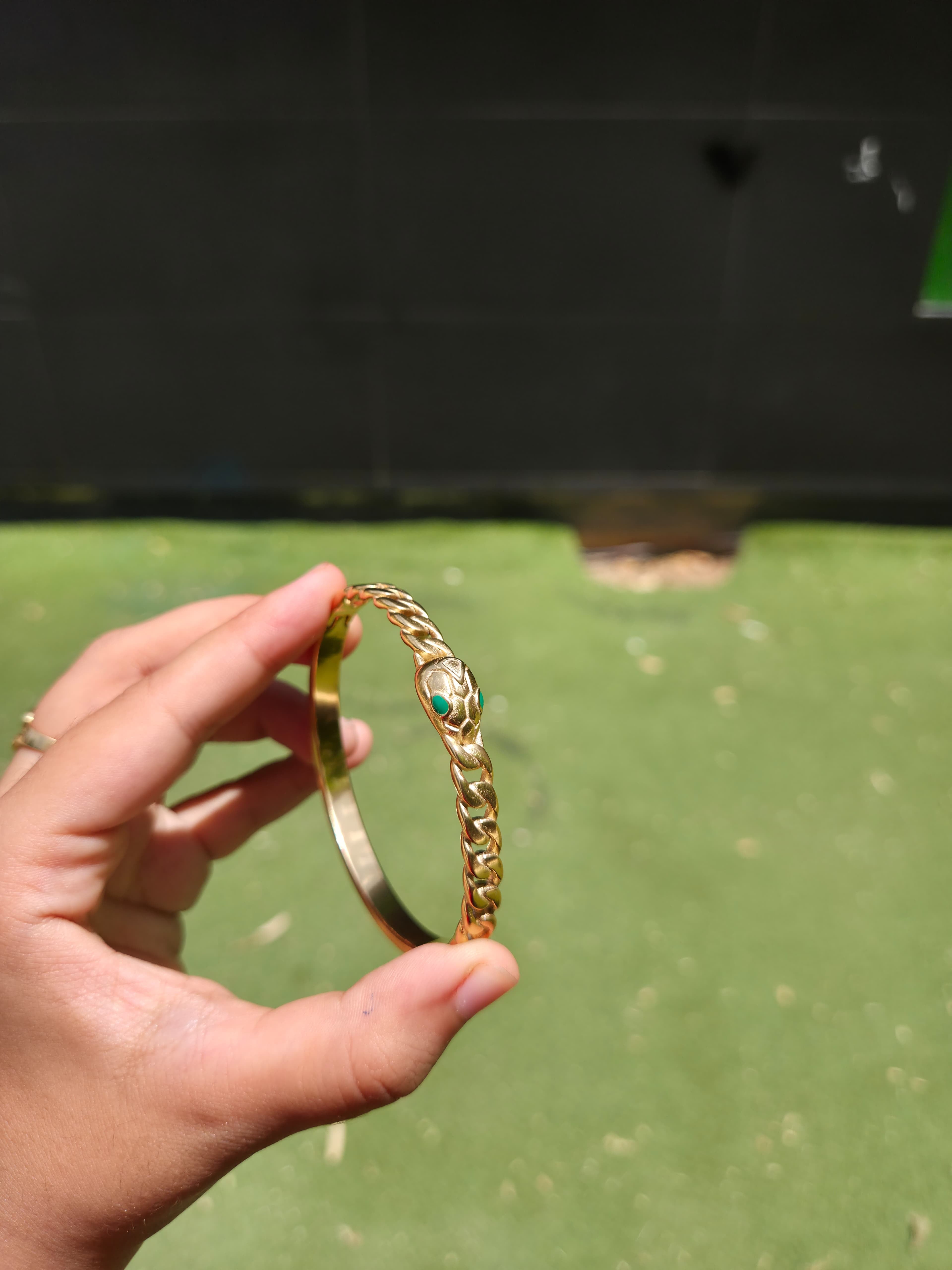 Pulsera Serpiente de Acero Inoxidable con Baño de Oro 18K – Estilo Audaz y Sofisticado