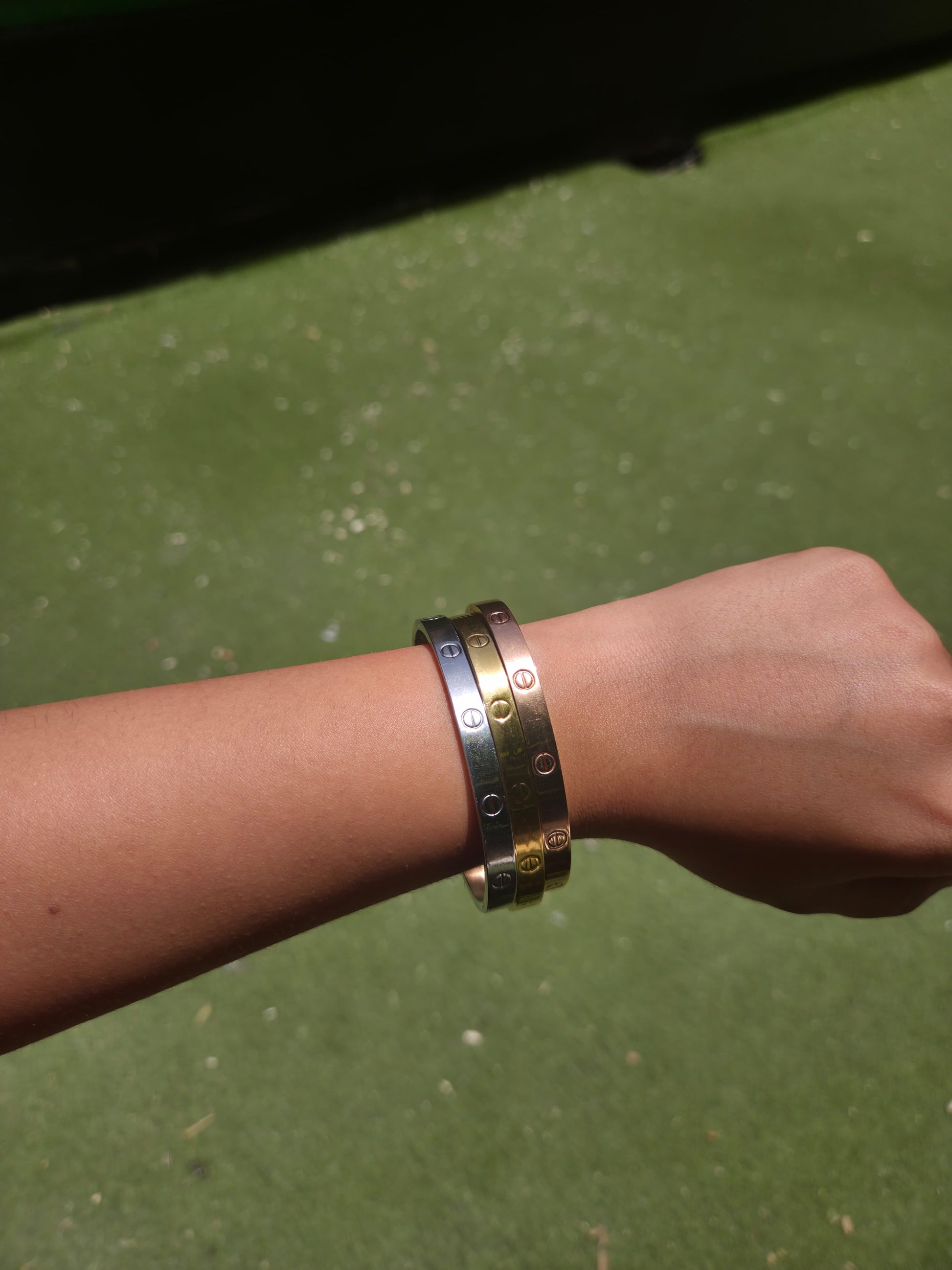 Pack de 3 Pulseras Love de Acero Inoxidable Bañadas en Oro 18K – Oro, Plata y Oro Rosado