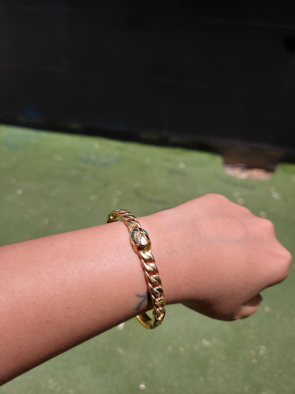 Bracelet serpent en acier inoxydable plaqué or 18 carats – Style audacieux et sophistiqué