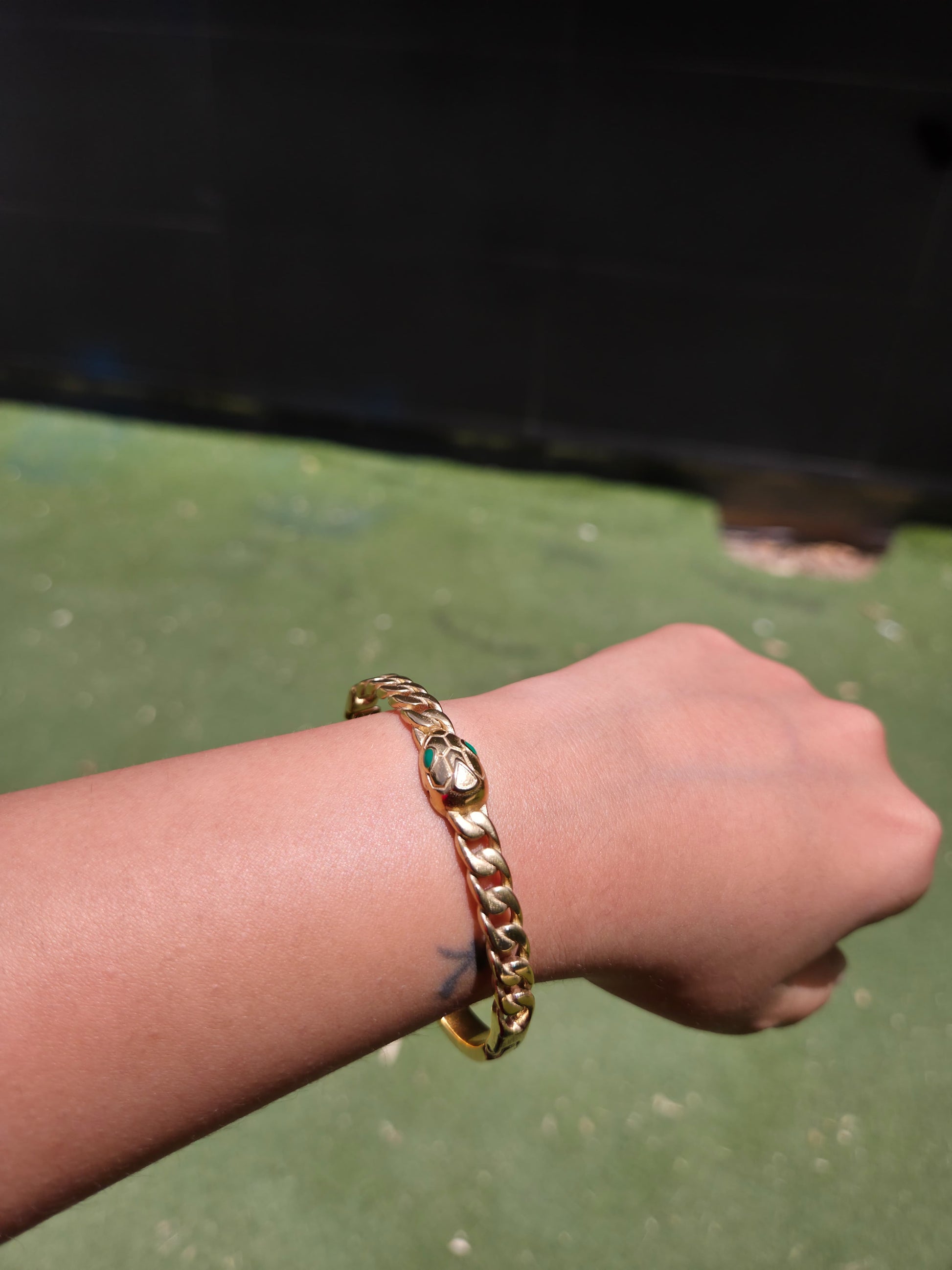 Bracelet serpent en acier inoxydable plaqué or 18 carats – Style audacieux et sophistiqué