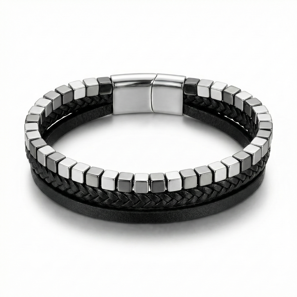 Joyería masculina hecha en España, pulsera de acero y cuero con tres capas y cierre magnético.