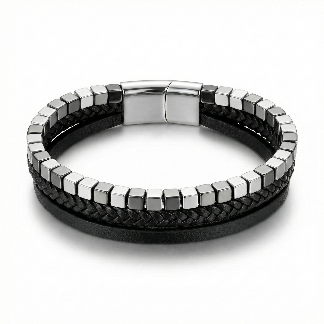 Joyería masculina hecha en España, pulsera de acero y cuero con tres capas y cierre magnético.