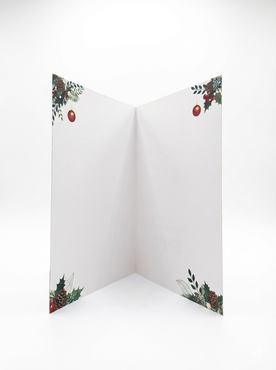 Tarjeta Navideña con Animales del Bosque, Fondo Rojo y Elementos Dorados (Incluye Sobre)