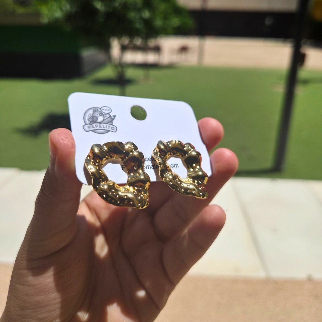 Pendientes de Aro Irregular con Textura Ondulada - 100% Acero Bañado en Oro 18K