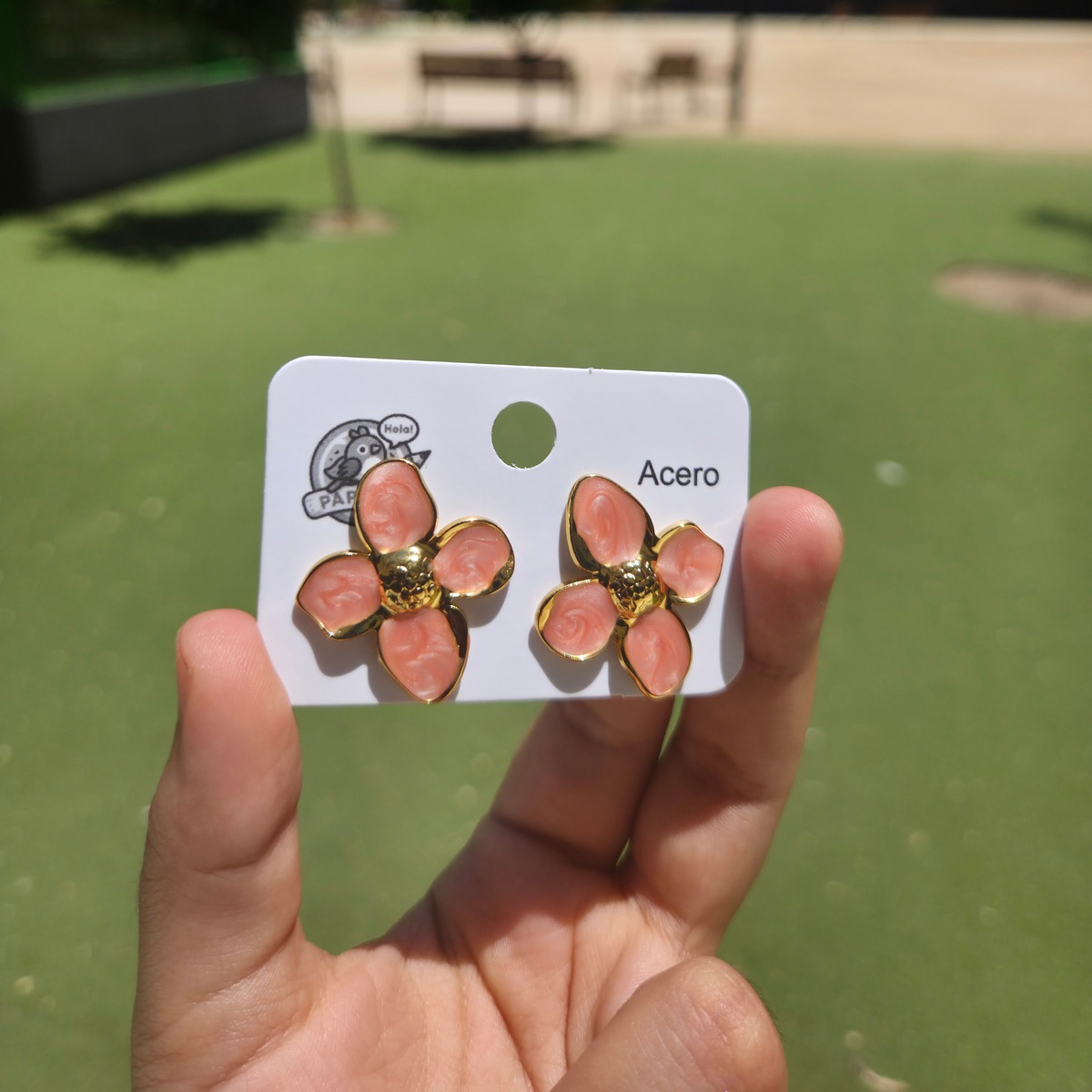 Pendientes de Botón con Flor de Pétalos Rosas y Centro Dorado - 100% Acero Bañado en Oro 18K