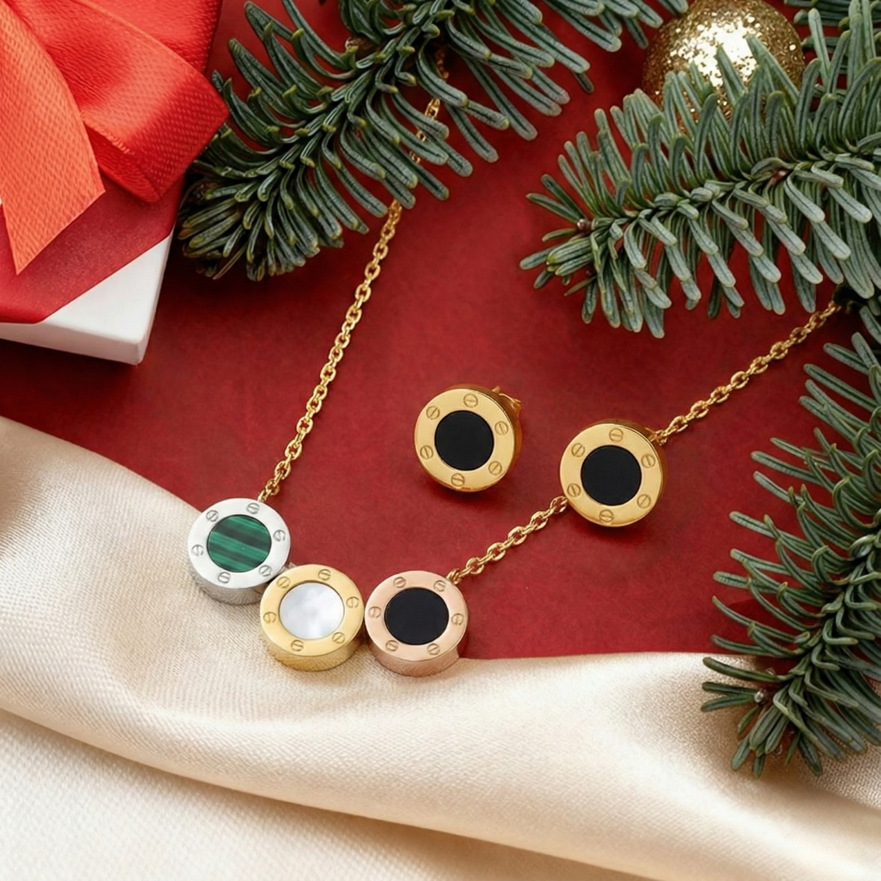 Ensemble collier et boucles d'oreilles cercle avec détails colorés - 100 % acier plaqué or 18 carats