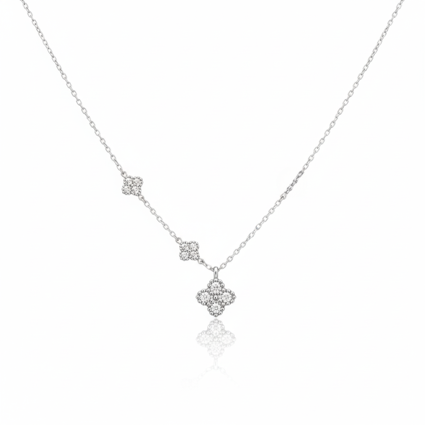 Collar de Trébol con Circonitas y Diseño Asimétrico 100% Acero Inoxidable Color Plata