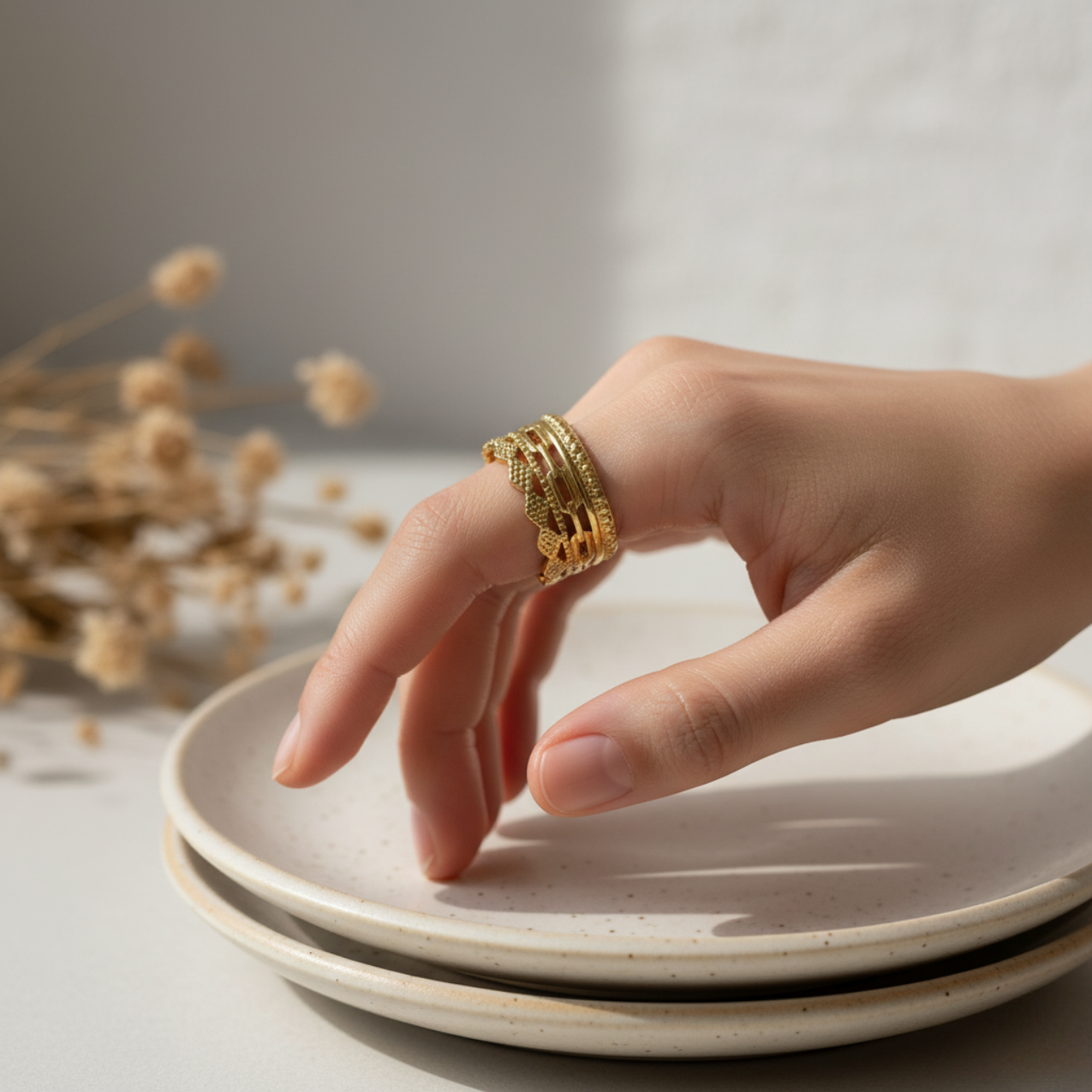 Anillo Ancho Calado tipo Encaje 100% Acero Bañado en Oro 18K