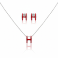 Parure collier et boucles d'oreilles lettre « H » émaillée rouge - 100 % acier rhodié