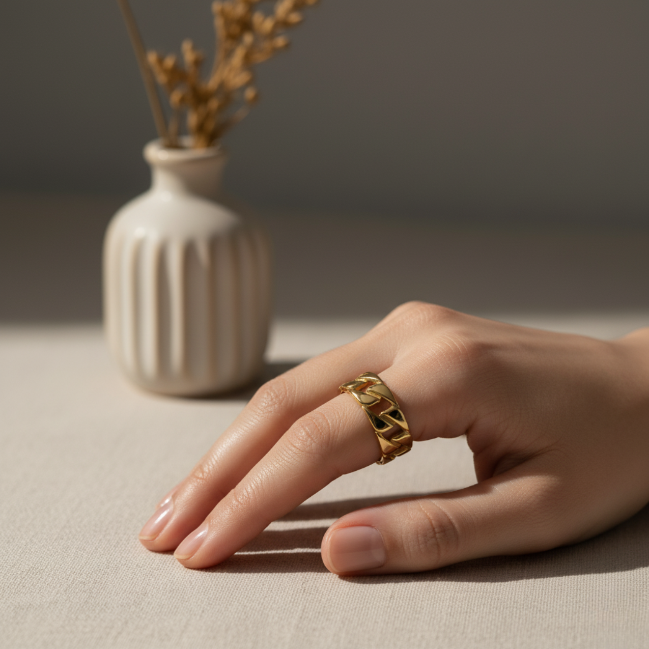 Anillo Diseño Eslabones de Cadena 100% Acero Bañado en Oro 18K