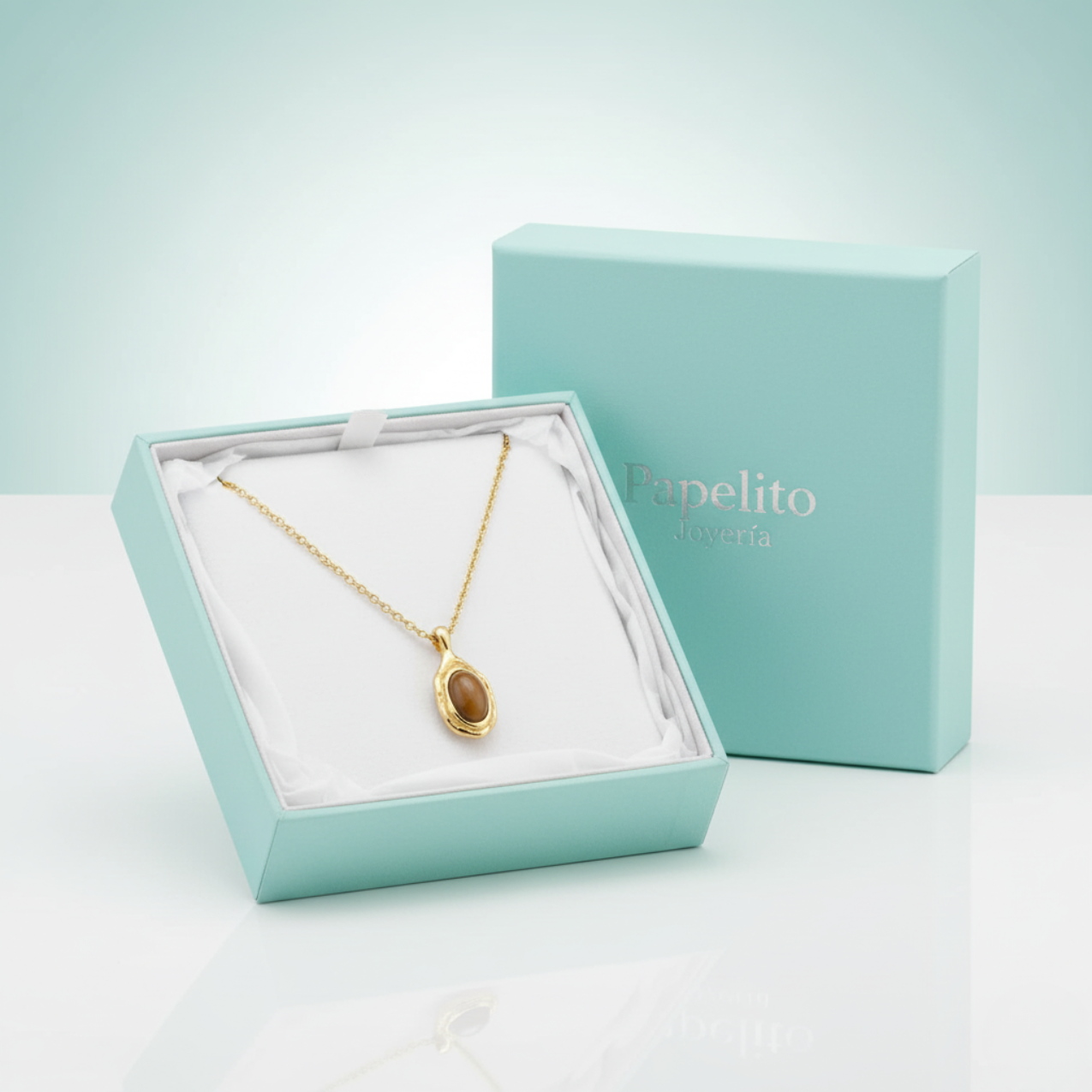 Collar Cadena Fina con Dije Ovalado de Ojo de Tigre y Acero Chapado en Oro 18K