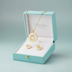 Conjunto de Collar y Pendientes con Oso y Nácar Blanco en Círculo Dorado - 100% Acero Bañado en Oro 18K