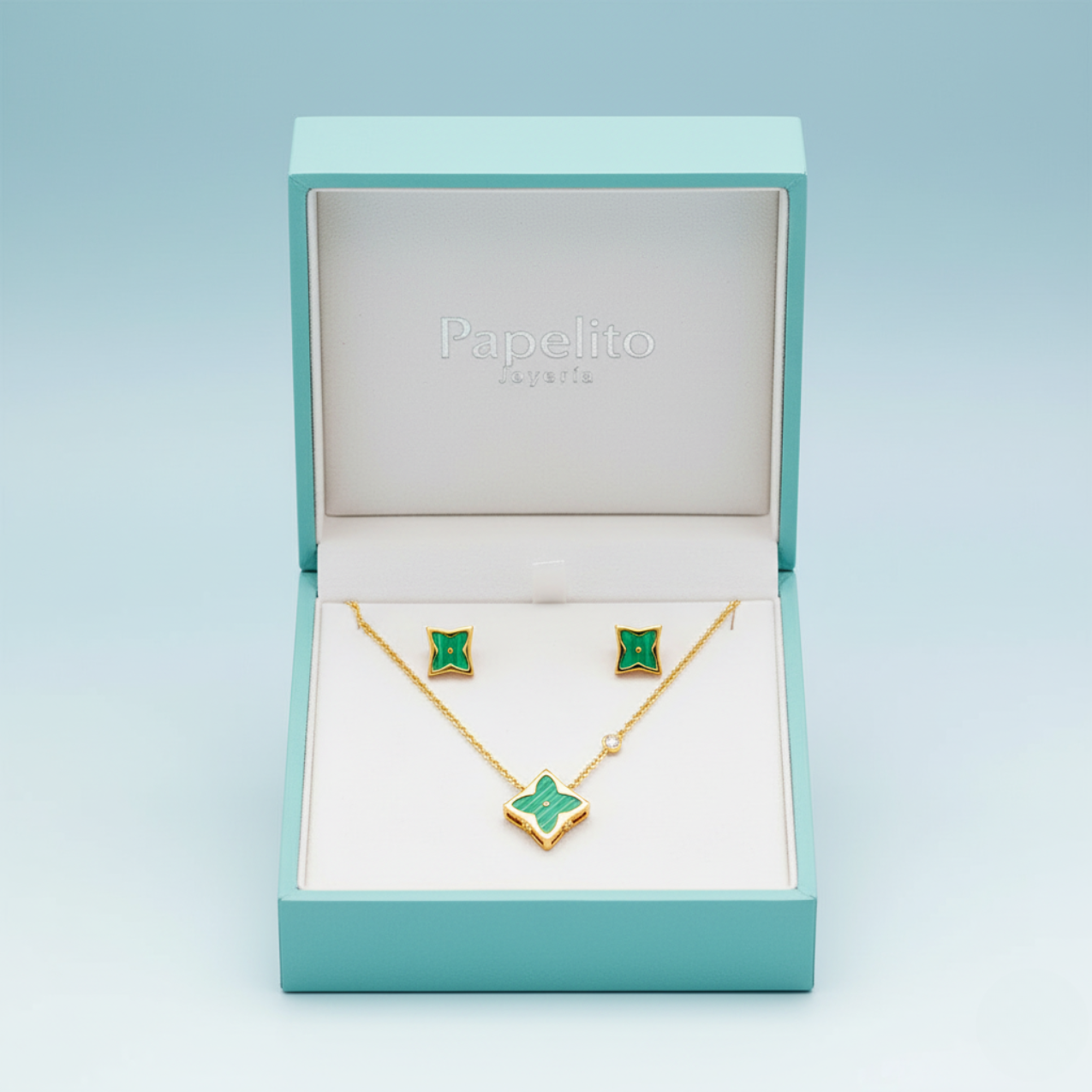 Conjunto Collar y Pendientes de Trébol Esmaltado Verde - 100% Acero Bañado en Oro 18K