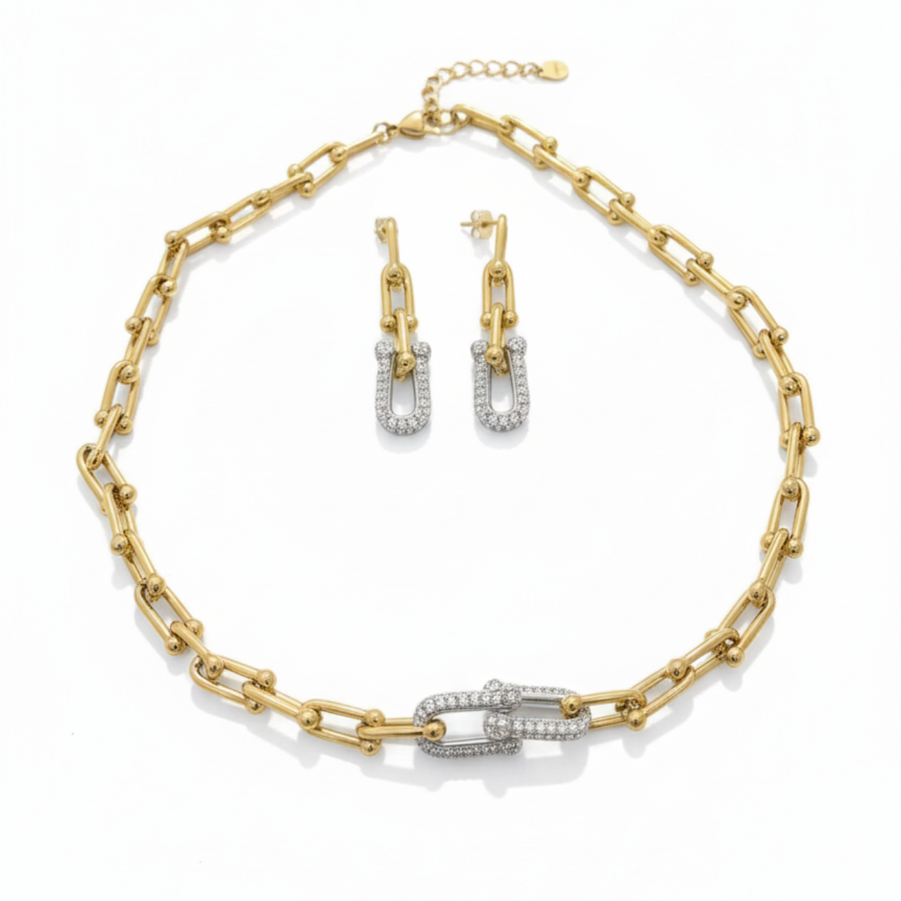 Conjunto de Acero Chapado en Oro 18K con Eslabones y Detalles de Brillantes: Collar, Pendientes y Pulsera