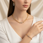 Conjunto de Acero Chapado en Oro 18K con Eslabones y Detalles de Brillantes: Collar, Pendientes y Pulsera