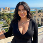 Collier à grosse chaîne avec pendentif initial circulaire et strass en acier plaqué or 18 carats