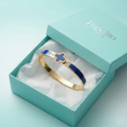 Bracelet rigide avec motif trèfle émaillé bleu et zircone - 100 % acier plaqué or 18 carats