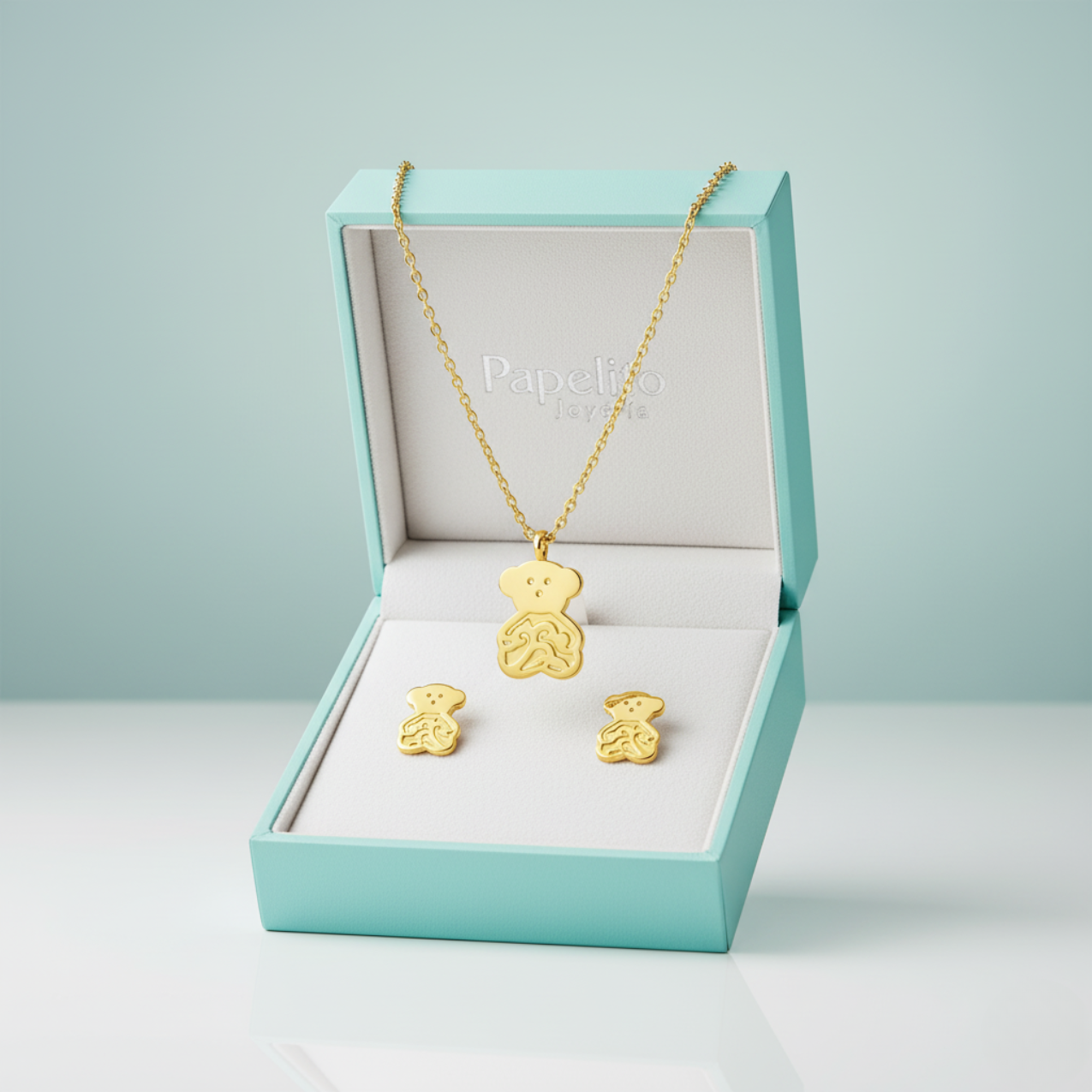 Conjunto de Collar y Pendientes de Osito Grabado 100% Acero Bañado en Oro 18K