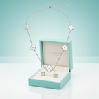 Conjunto Completo de Acero Chapado en Plata con Tréboles de Nácar: Collar, Pendientes, Pulsera y Anillo Ajustable