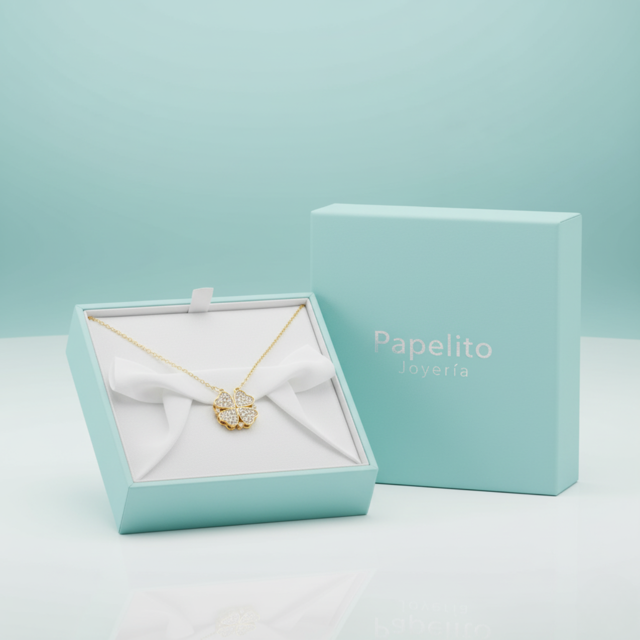 Collar Dije Trébol de Cuatro Hojas Abatible con Brillantes y Acero Chapado en Oro 18K