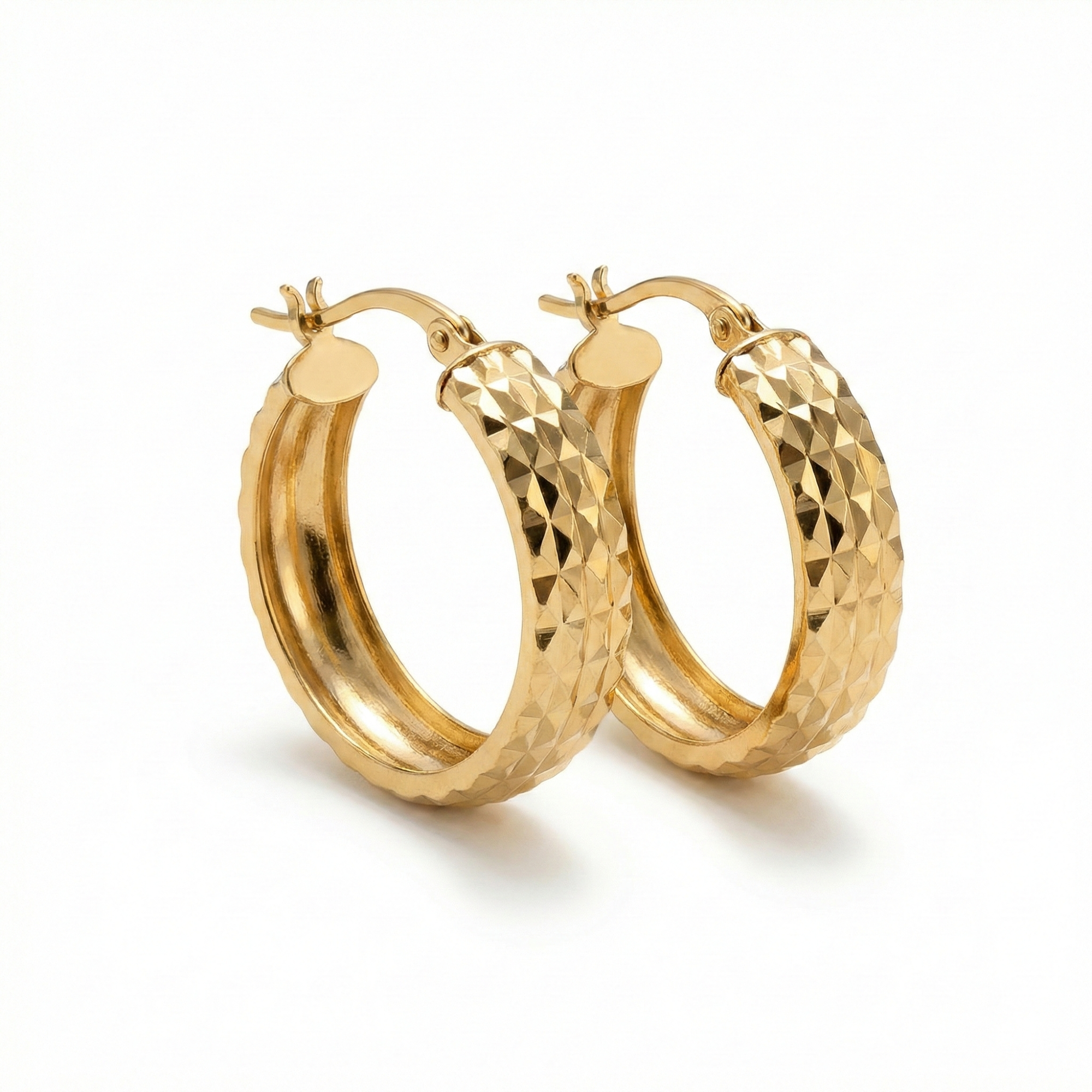 Petites boucles d'oreilles créoles texturées - 100 % acier plaqué or 18 carats