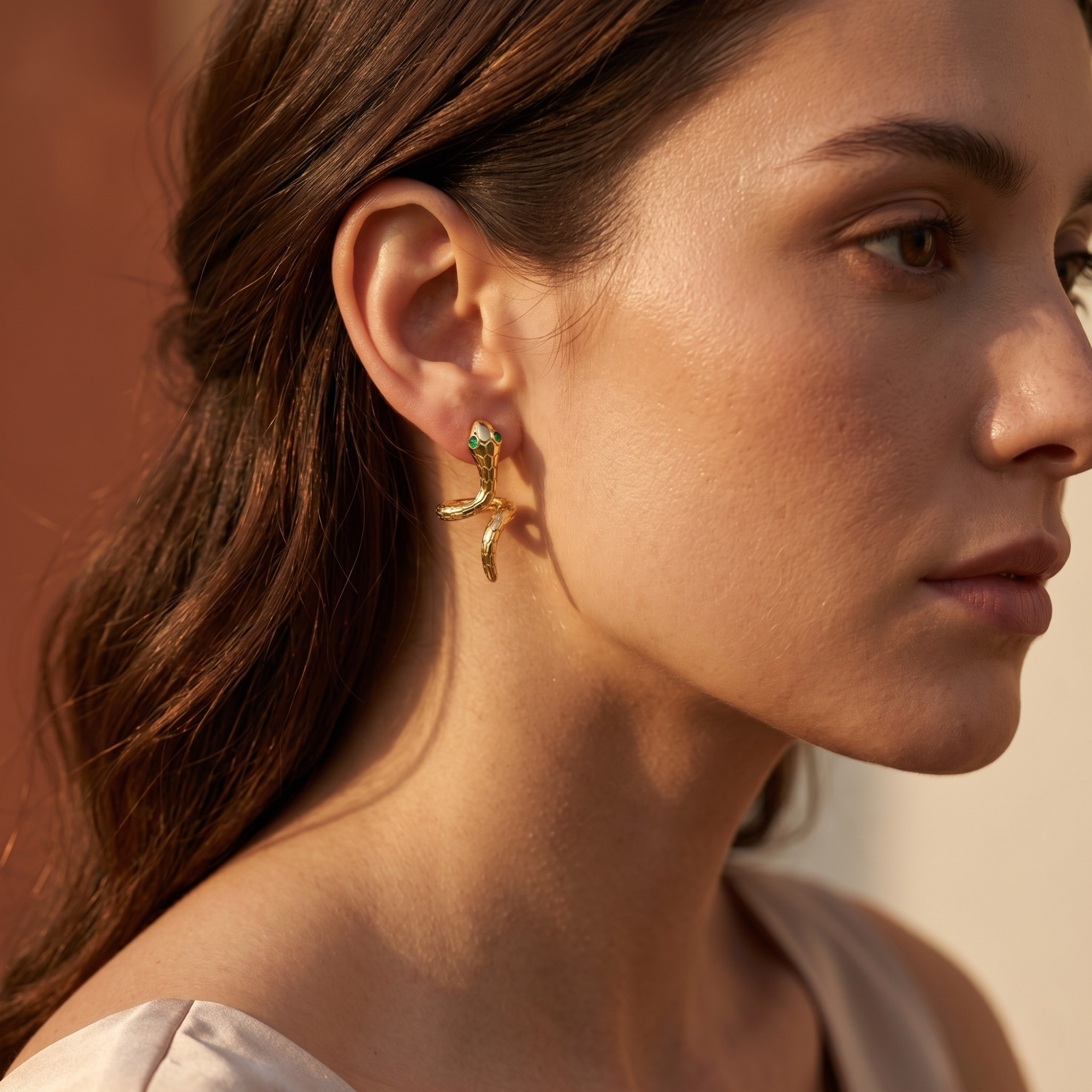 Boucles d'oreilles sculpturales « Serpent doré »