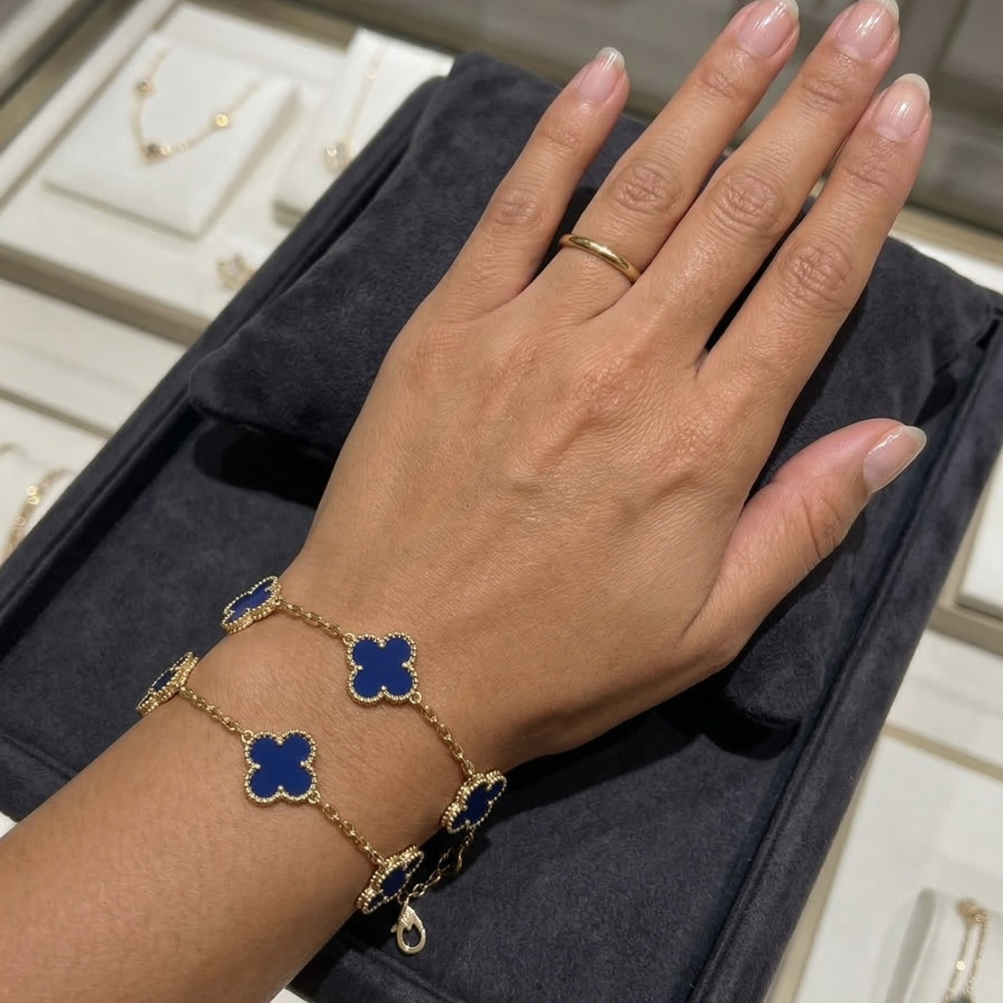 Pulsera Flora de Acero Inoxidable Azul – Diseño Exclusivo