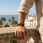 Bracelet pour homme en cuir tressé multicouche avec plaque distinctive – Acier plaqué or 18 carats