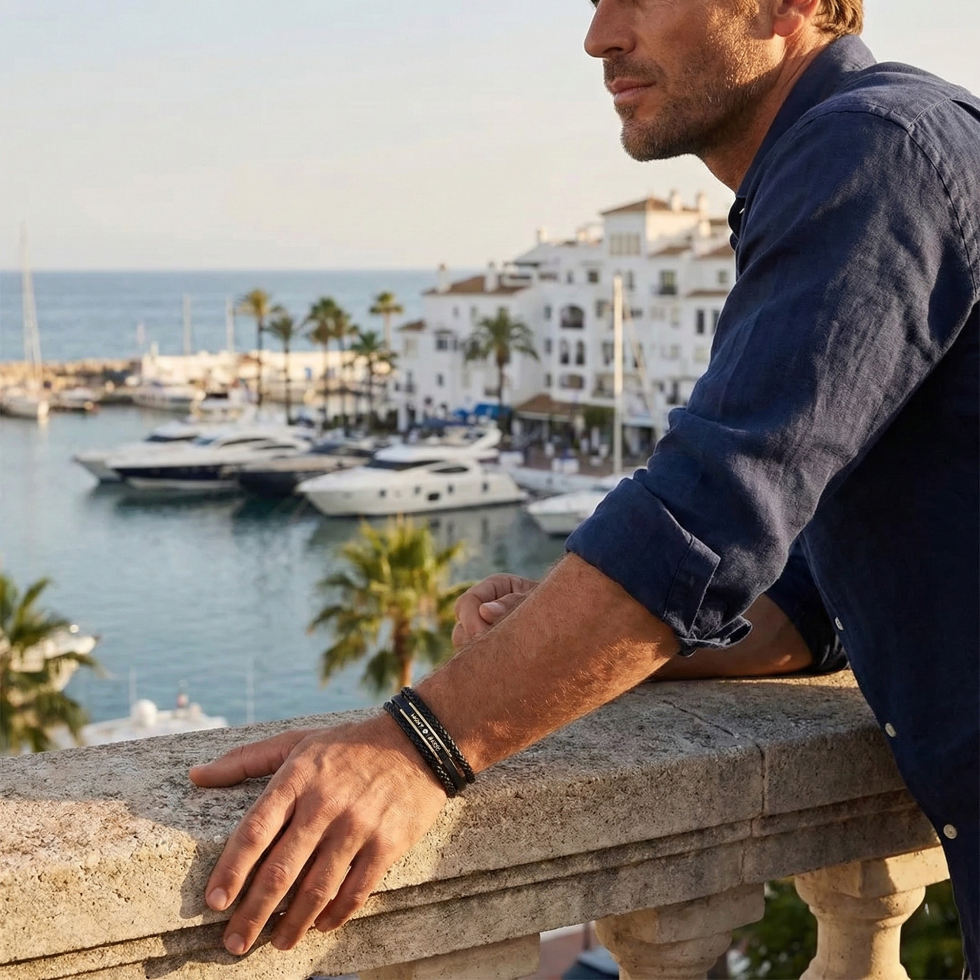 Pulsera Masculina Multicapa de Cuero Trenzado y Placa Distintiva – 100% Acero Bañado en Oro 18K