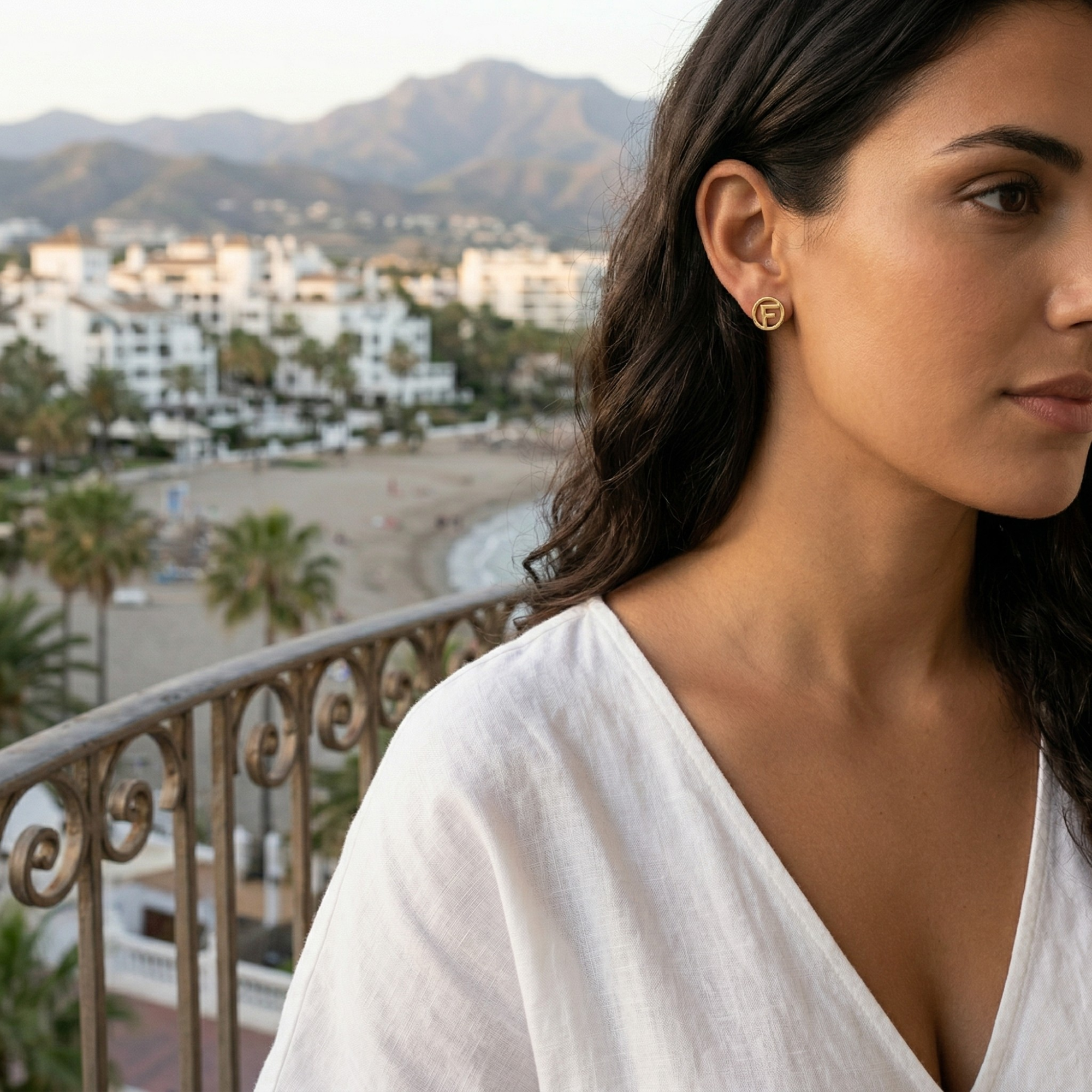 Pendientes de Botón con Logotipo Letra "F" - 100% Acero Bañado en Oro 18K