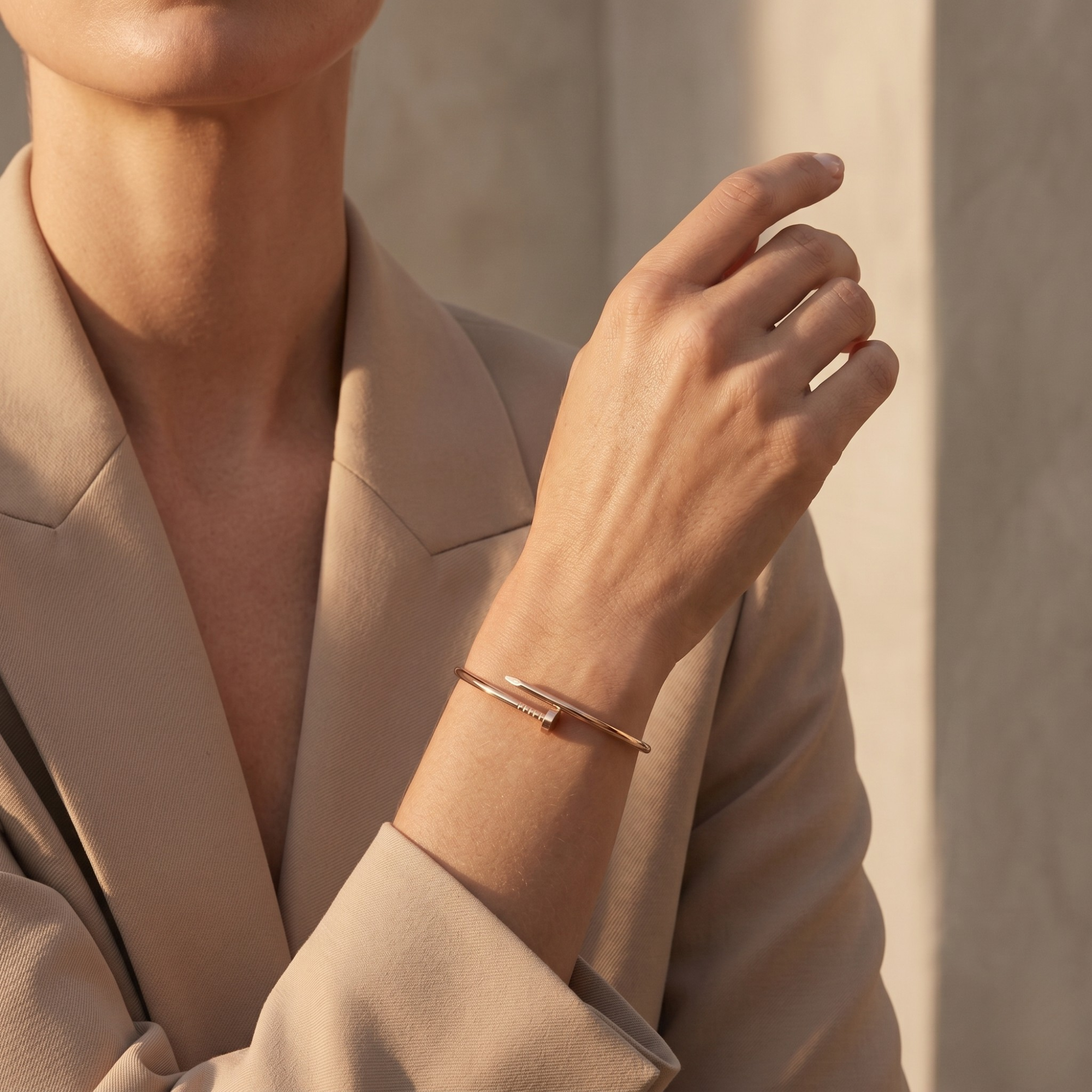 Bracelet rigide, clou design, 100 % acier plaqué or rose 18 carats