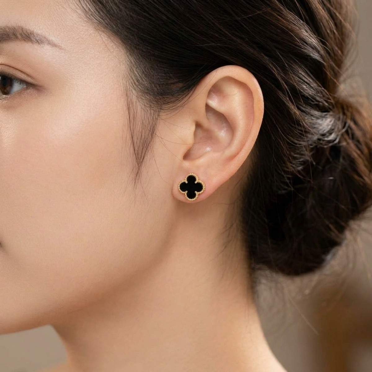 Clover Earrings with Black Onyx 100% 18K Gold Plated Steel - Timeless Sophistication