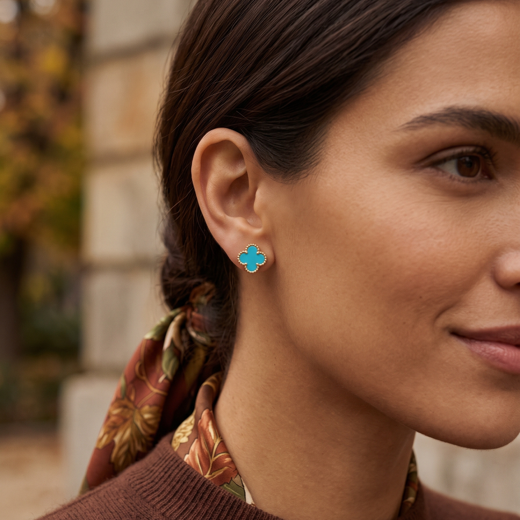 Boucles d'oreilles à clou Trèfle Turquoise Riviera avec bordure perlée