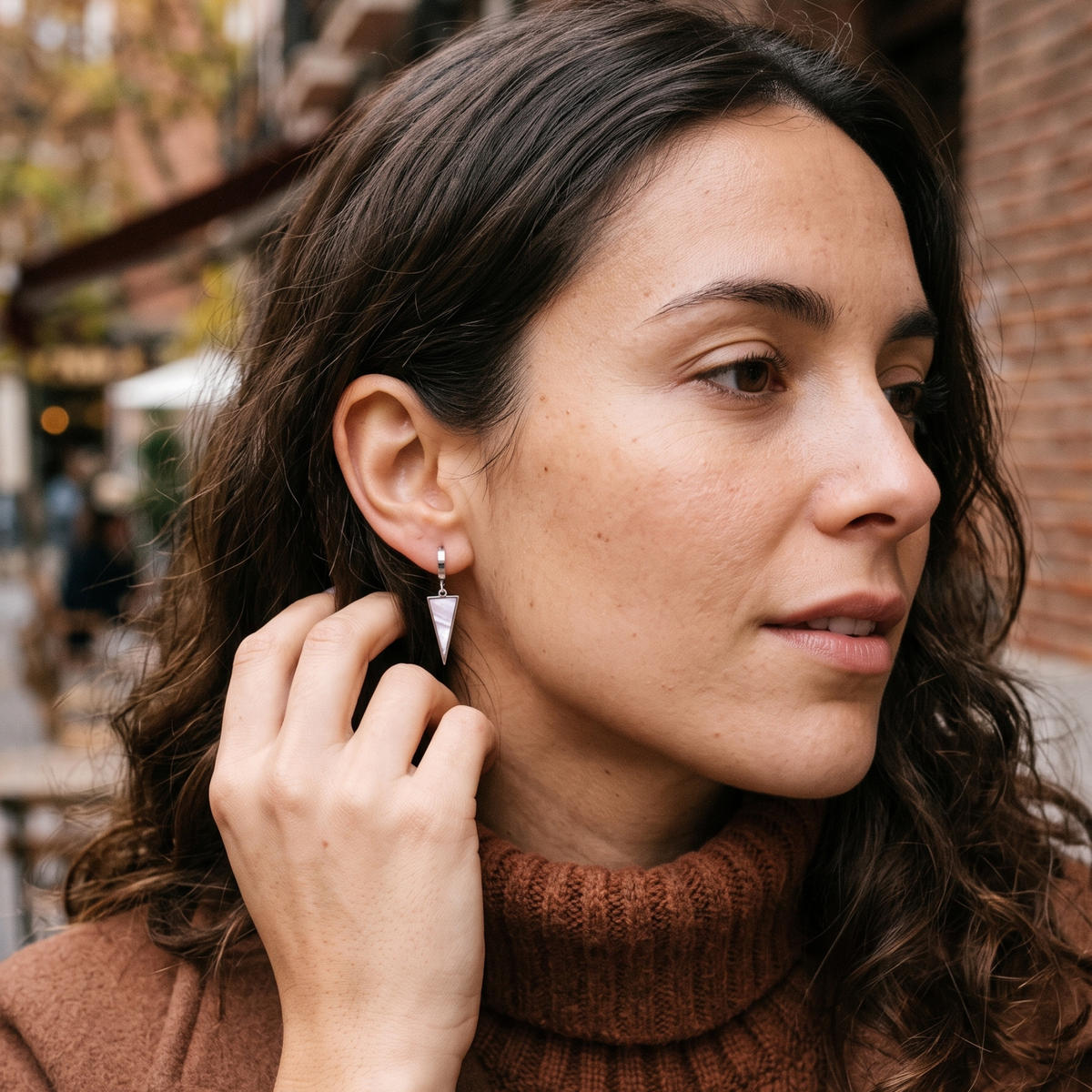Boucles d'oreilles créoles avec pendentif triangle en nacre - Acier inoxydable hypoallergénique