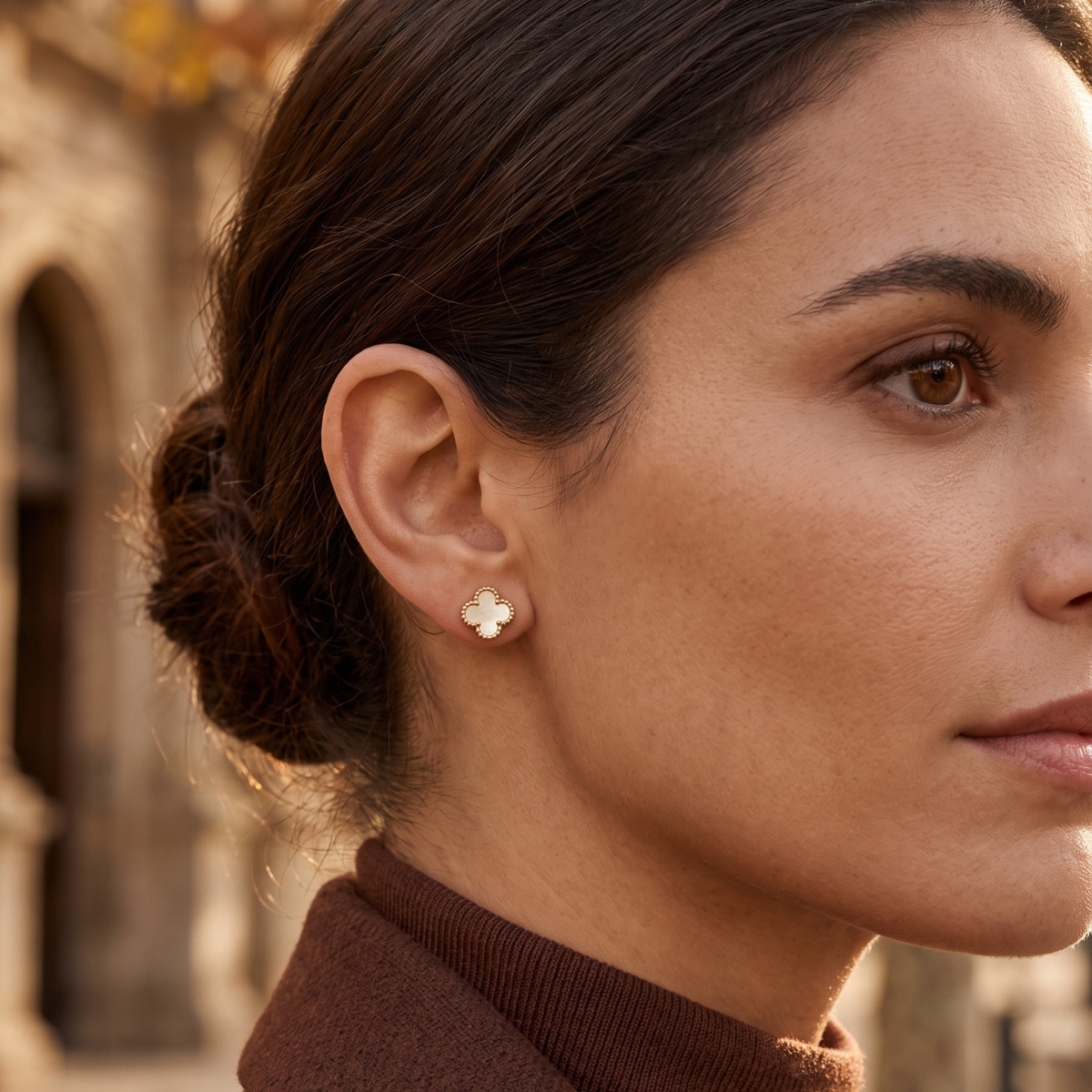 Boucles d'oreilles Trèfle en Nacre 100 % Acier Plaqué Or 18 Carats - Élégance Classique