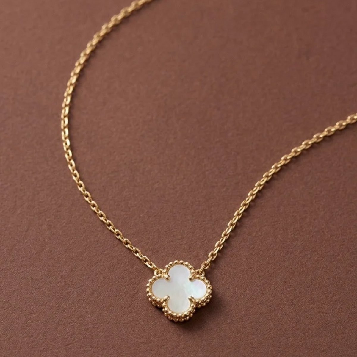 Collar Trèfle Lumière Blanche