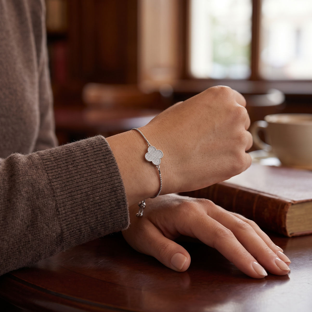 Pulsera Trèfle Pavé Éclat con Silueta Sublime