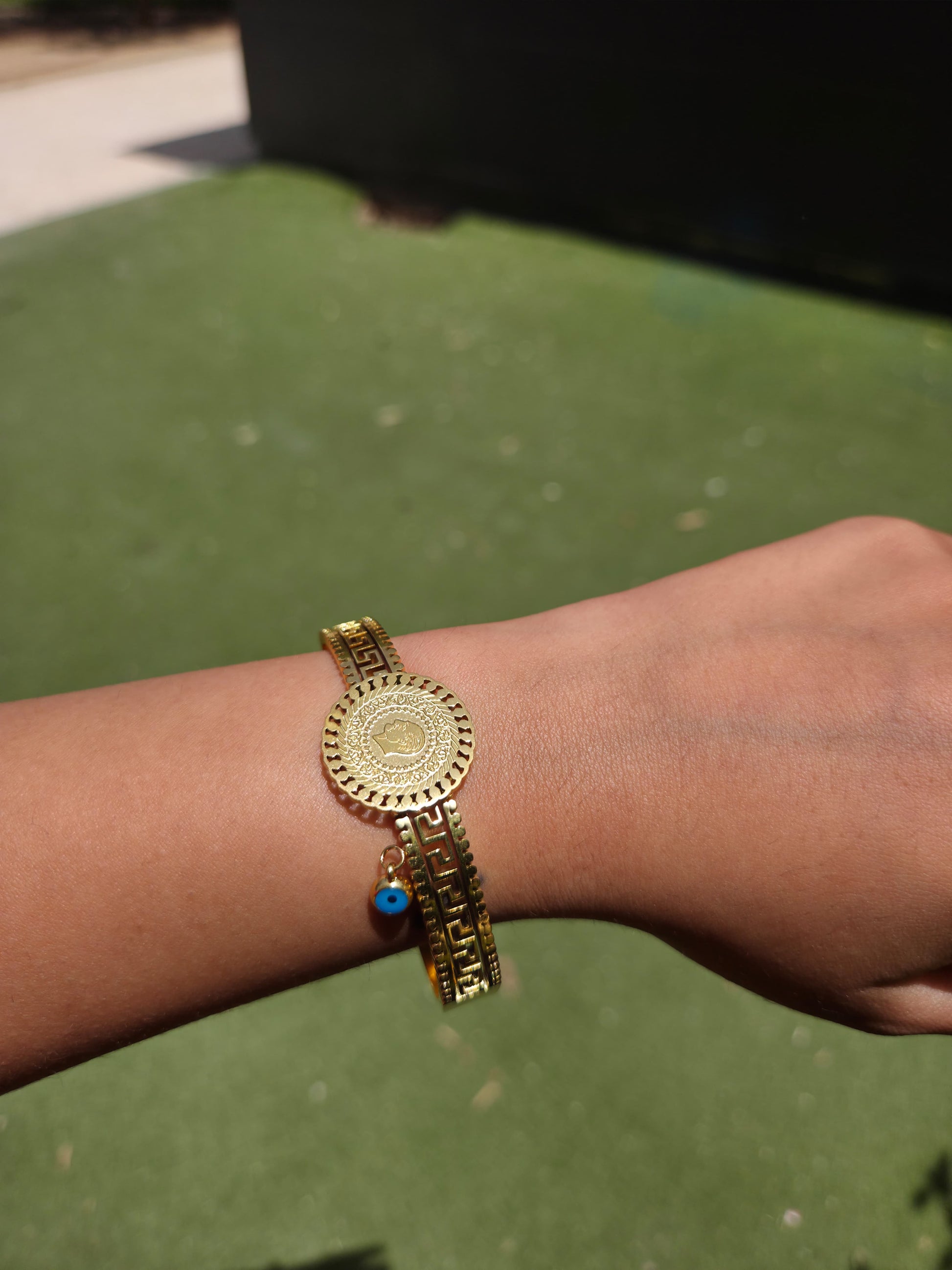 Bracelet en or avec pendentif pièce et mauvais œil – 100 % acier inoxydable et plaqué or 18 carats