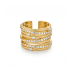 Anillo ancho y ajustable para mujer en 100% acero con baño de oro 18K. Diseño multicapa efecto apilado con texturas estriadas y piedras transparentes de talla redonda y baguette. Fabricado en Bélgica.