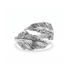 Anillo ajustable de acero con diseño de dos plumas entrelazadas en acabado plateado, fabricado en España.