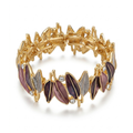 Brazalete rígido de acero dorado con diseño de hojas esmaltadas en color burdeos, ciruela y gris plateado, con pequeños cristales brillantes incrustados, hecho en España.
