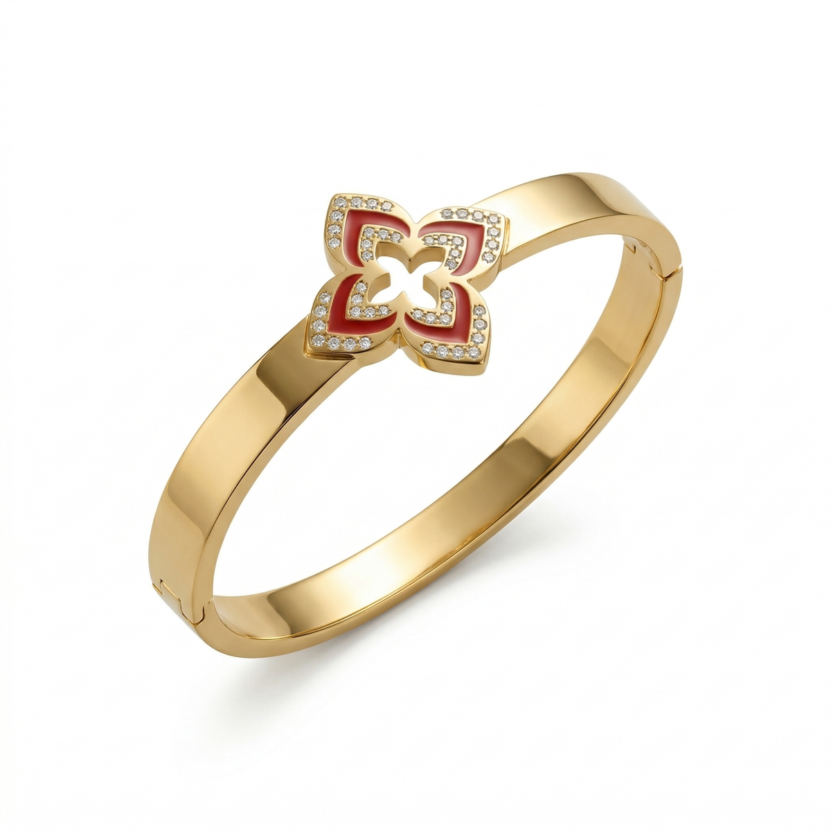Brazalete rígido de acero bañado en oro de 18 quilates con tecnología PVD y dije floral calado con esmalte rojo y pavé de circonitas