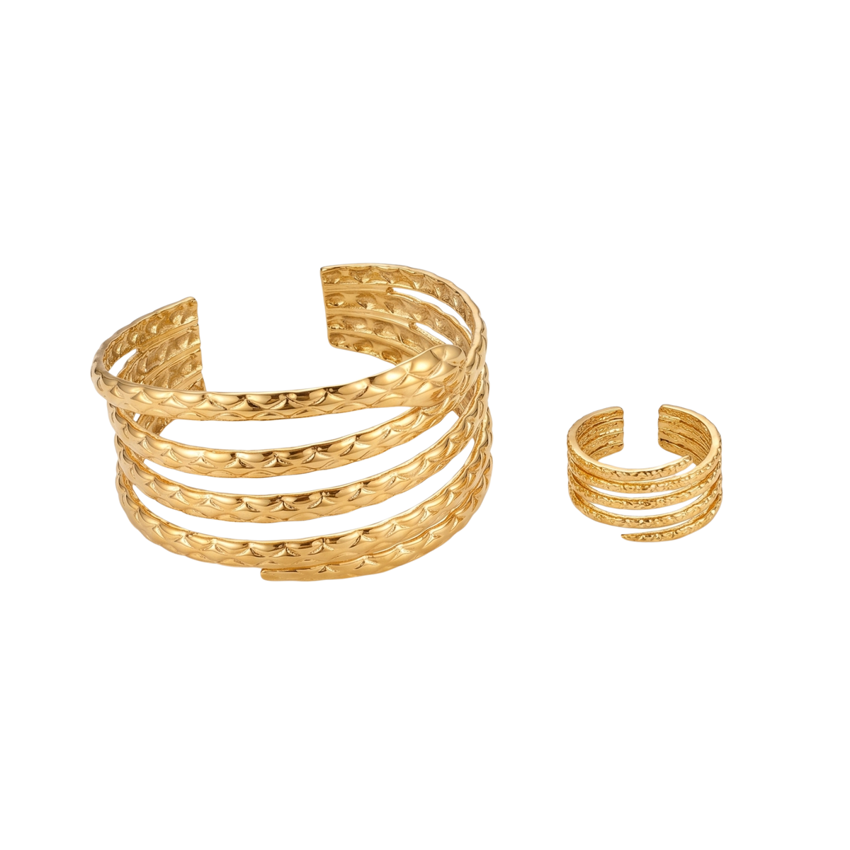 Conjunto de brazalete rígido y anillo estilo serpiente en acero con baño de oro de 18k y textura de escamas.