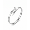 Brazalete rígido en forma de clavo de acero inoxidable 100% con baño de oro de 18k PVD, hecho en España.
