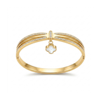 Brazalete rígido de acero inoxidable 100% bañado en oro de 18k PVD con charm colgante de trébol en nácar blanco y circonitas, hecho en España.
