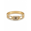 Brazalete rígido dorado de eslabones con placa central rectangular de circonitas y monograma letra S[cite: 26], con laminado en oro premium 18K PVD hecho en España.
