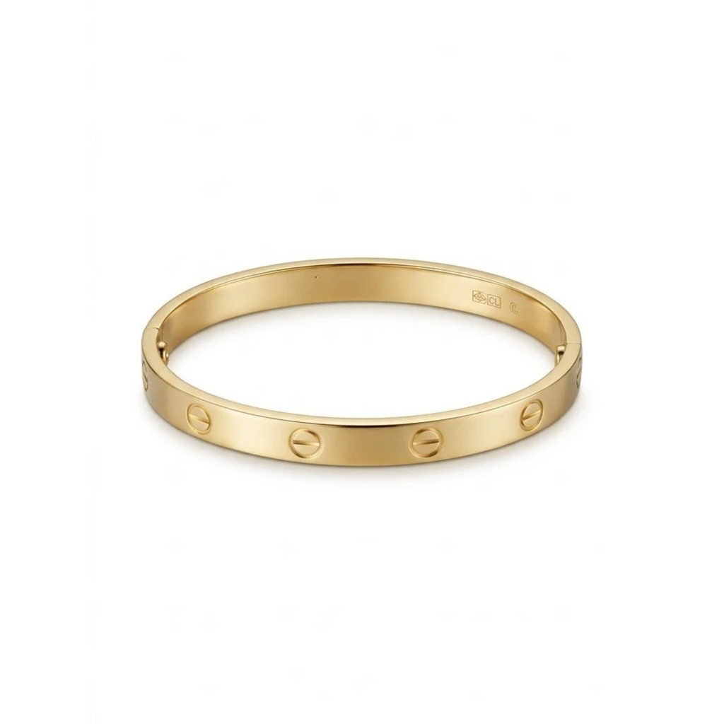 Brazalete rígido dorado clásico con grabados geométricos de tornillos[cite: 23], con laminado en oro premium 18K PVD hecho en España.