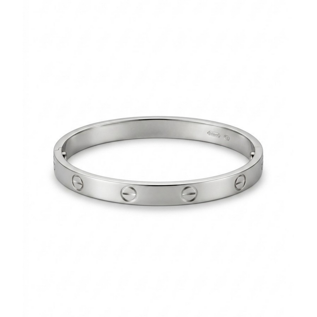 Brazalete rígido plateado clásico con grabados geométricos de tornillos[cite: 24], con laminado en oro premium 18K PVD hecho en España.